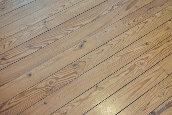 Maison de ville à vendre 6 pièces (167 m2) 4 chambres, 2 s d'eau, 2 WC. 1 Garage et un jardin