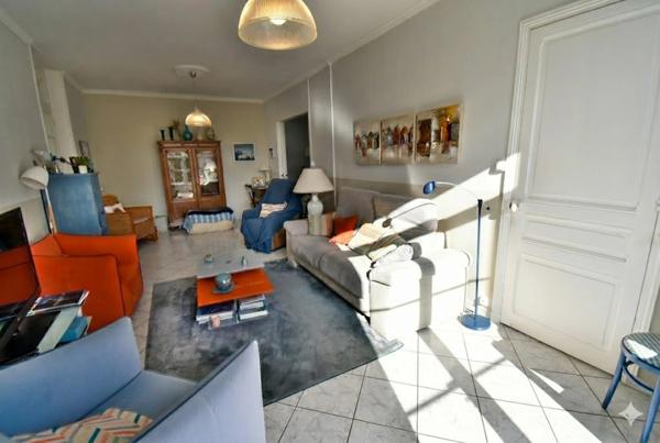 Maison de ville à vendre 6 pièces (167 m2) 4 chambres, 2 s d'eau, 2 WC. 1 Garage et un jardin