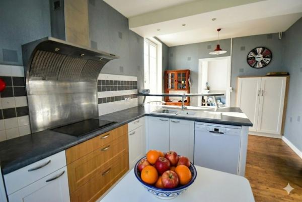 Maison de ville à vendre 6 pièces (167 m2) 4 chambres, 2 s d'eau, 2 WC. 1 Garage et un jardin