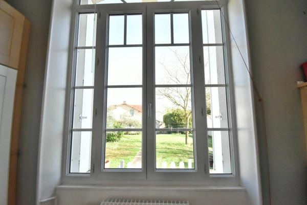 Maison de ville à vendre 6 pièces (167 m2) 4 chambres, 2 s d'eau, 2 WC. 1 Garage et un jardin