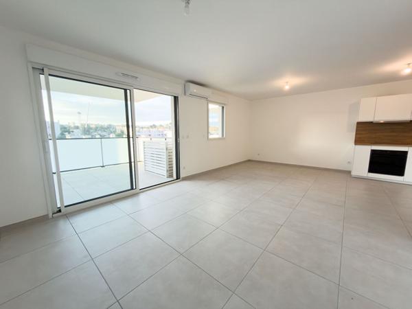 location vide 3p 67.70m² + terrasse + stationnement