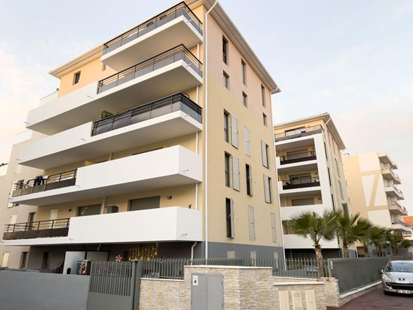 location vide 3p 67.70m² + terrasse + stationnement