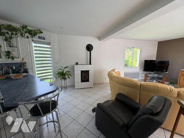 Axe EU/DIEPPE, dans un quartier calme, joli pavillon individuel comprenant de plain pied: une e...