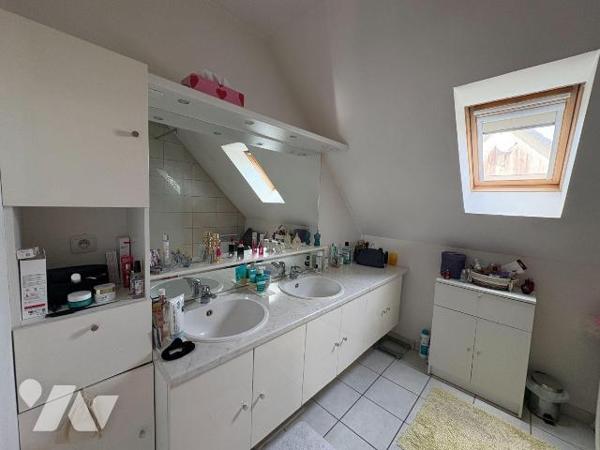 Axe EU/DIEPPE, dans un quartier calme, joli pavillon individuel comprenant de plain pied: une e...