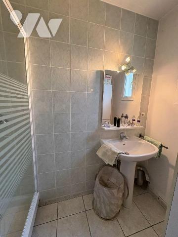 Axe EU/DIEPPE, dans un quartier calme, joli pavillon individuel comprenant de plain pied: une e...