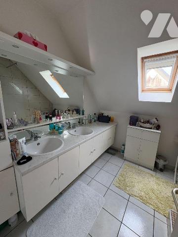 Axe EU/DIEPPE, dans un quartier calme, joli pavillon individuel comprenant de plain pied: une e...