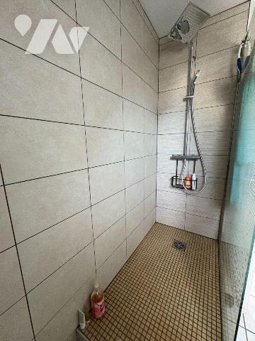 Axe EU/DIEPPE, dans un quartier calme, joli pavillon individuel comprenant de plain pied: une e...