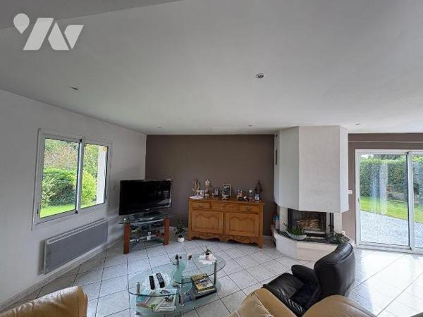 Axe EU/DIEPPE, dans un quartier calme, joli pavillon individuel comprenant de plain pied: une e...