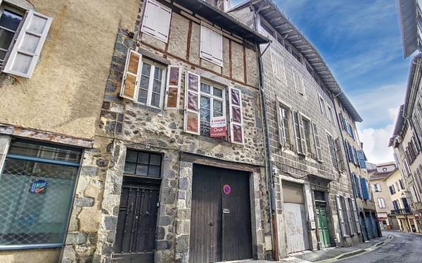 Maison à vendre    6 pièces •  Aurillac