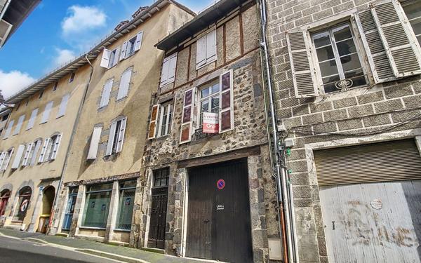 Maison à vendre    6 pièces •  Aurillac