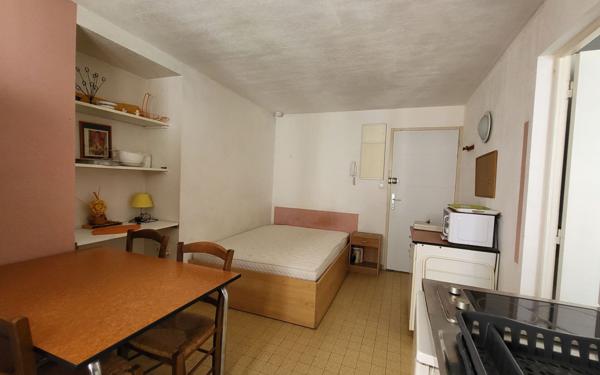 Immeuble à vendre    12 pièces •  Aubenas