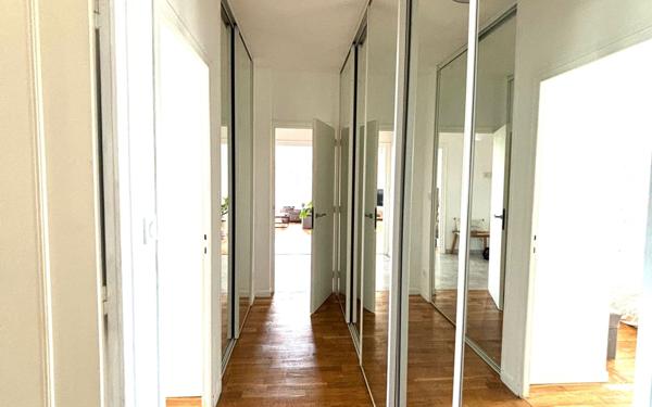 Appartement à vendre    5 pièces • 110,37 m2 Charbonnières-les-Bains