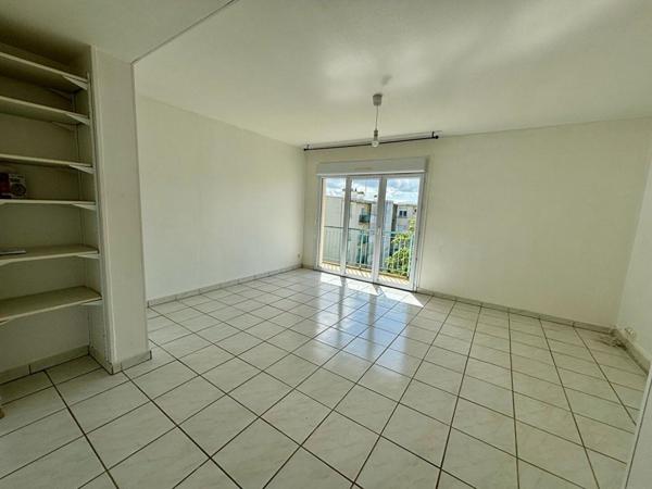 Appartement Nevers - Balcon - Parking - 2 chambres