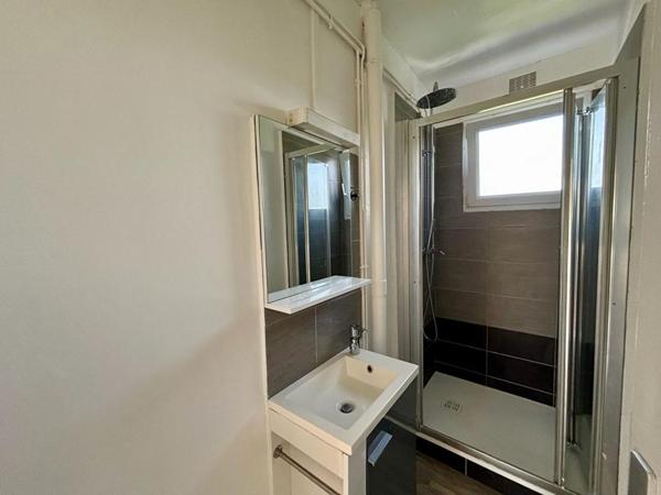 Appartement Nevers - Balcon - Parking - 2 chambres