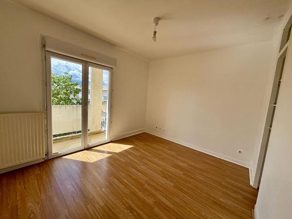 Appartement Nevers - Balcon - Parking - 2 chambres