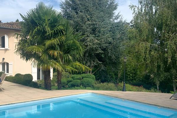 SAINT DIDIER AU MONT D'0R - Maison d'environ 260 m² - 4 chambres - Terrain de 1500m² - Piscine - Grand sous-sol
