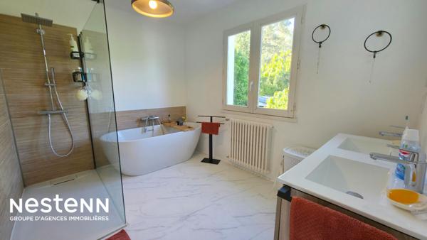 Belle maison Nantaise d'environ 140m² avec 4 chambres, magnifique jardin d'environ 2500m² avec dépendance et accès à la levée.