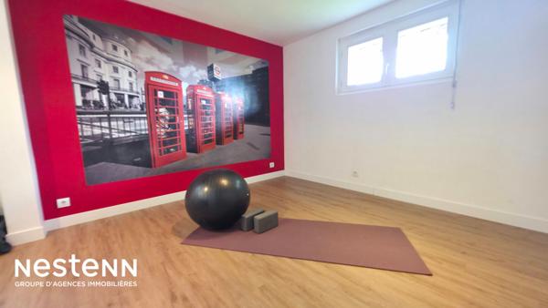 Belle maison Nantaise d'environ 140m² avec 4 chambres, magnifique jardin d'environ 2500m² avec dépendance et accès à la levée.