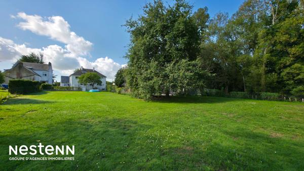 Belle maison Nantaise d'environ 140m² avec 4 chambres, magnifique jardin d'environ 2500m² avec dépendance et accès à la levée.