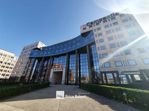 Bureaux à louer à Lyon dans immeuble rénové proche gare Part Dieu