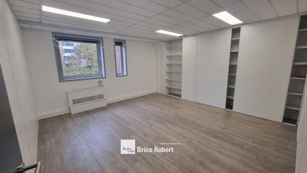 Bureaux à louer à Lyon dans immeuble rénové proche gare Part Dieu