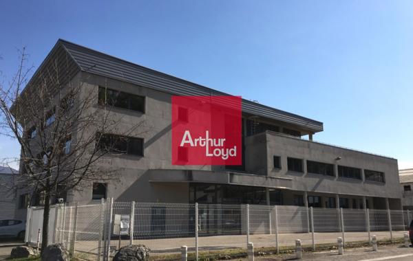 Bureaux à louer rénovés lumineux à Fontaine proche Grenoble avec parkings