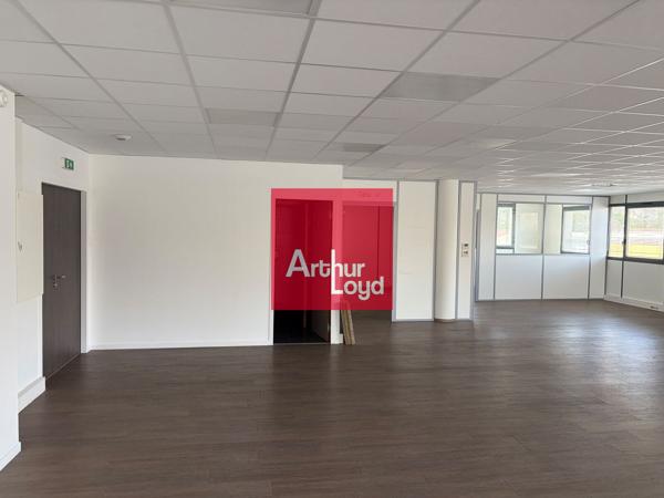 Bureaux à louer rénovés lumineux à Fontaine proche Grenoble avec parkings