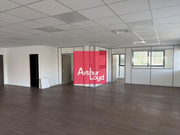 Bureaux à louer rénovés lumineux à Fontaine proche Grenoble avec parkings