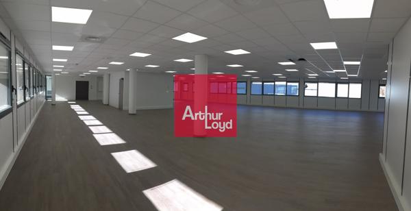 Bureaux à louer rénovés lumineux à Fontaine proche Grenoble avec parkings