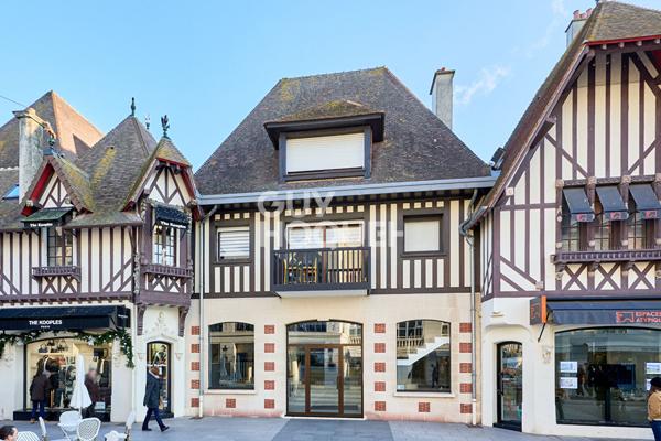 DEAUVILLE - APPARTEMENT 3 PIECES - EMPLACEMENT D'EXCEPTION