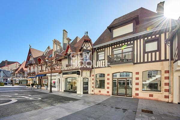 DEAUVILLE - APPARTEMENT 3 PIECES - EMPLACEMENT D'EXCEPTION
