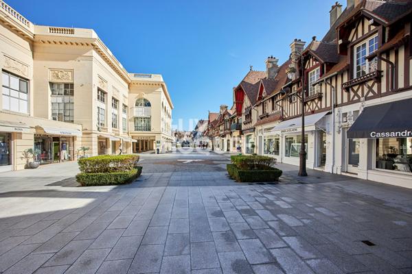DEAUVILLE - APPARTEMENT 3 PIECES - EMPLACEMENT D'EXCEPTION