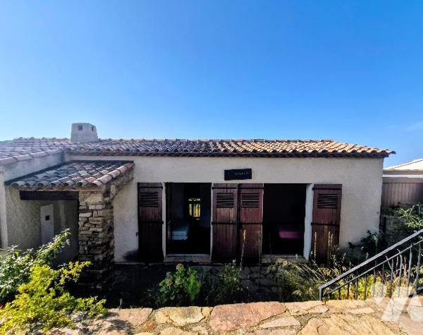 Maison à rénover avec vue mer panoramique, terrain 305 m², Le Lavandou – Produit rare !