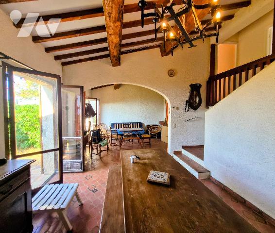 Maison à rénover avec vue mer panoramique, terrain 305 m², Le Lavandou – Produit rare !