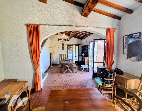 Maison à rénover avec vue mer panoramique, terrain 305 m², Le Lavandou – Produit rare !
