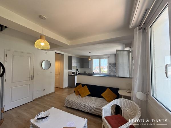 APPARTEMENT DUPLEX AVEC VUE DÉGAGÉE SUR MER