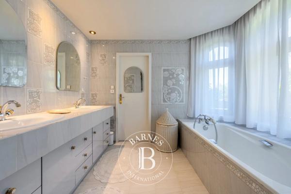 Thonon-les-Bains, Propriété 4 Chambres -  416 m² à vendre