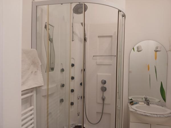 Proche de nos belles plages 5mn  et bien situe en centre ville  dans un cadre agréable.