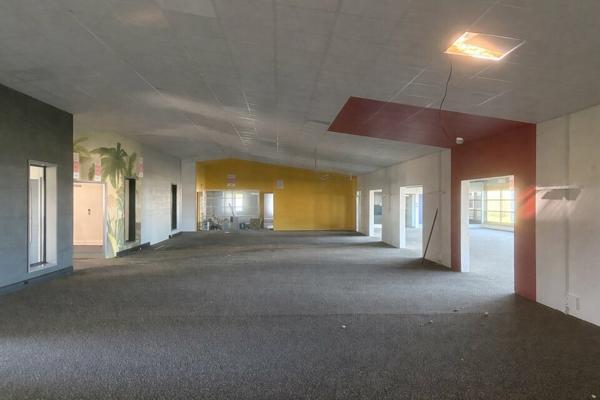 LOCAL D'ACTIVITÉ / BÂTIMENT PROFESSIONNEL 1 200 m² – EMPLACEMENT N°1 – NIORT