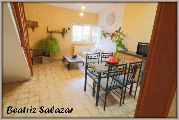 Centre ville de Digne, très joli et calme T2 de 34 m² avec ascenseur. Proche de toutes commodités.