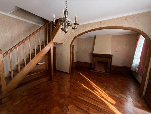 Maison à rénover avec logement indépendant et dépendances  Verneuil-sur-Avre