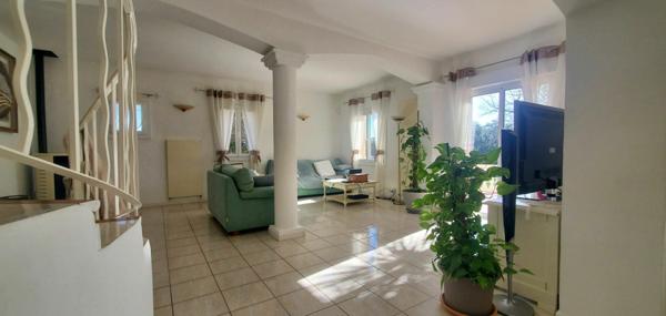 Maison à vendre    5 pièces • 221 m2 Saint-Maximin-la-Sainte-Baume