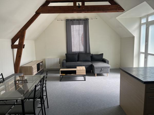 AVEC ENTRÉE PRIVATIVE...À LOUER Pontivy (56300)