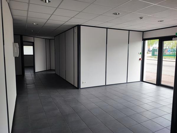 A VENDRE - LIMOGES secteur Chenieux - bureaux de 825 m² avec parking