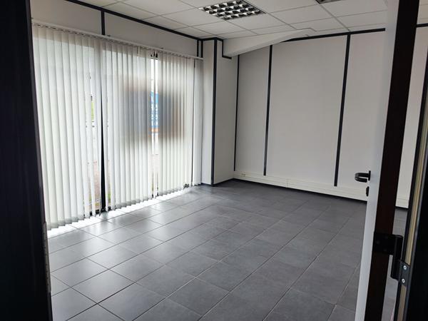 A VENDRE - LIMOGES secteur Chenieux - bureaux de 825 m² avec parking