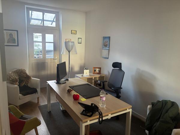 Bureaux à vendre à Nantes dans maison avec cour et combles aménageables
