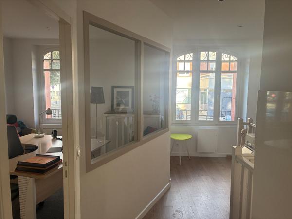 Bureaux à vendre à Nantes dans maison avec cour et combles aménageables