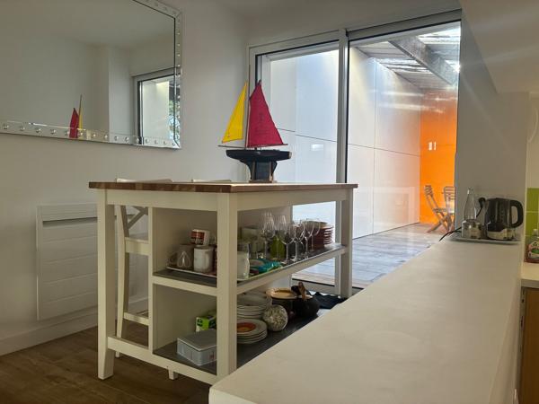 Bureaux à vendre à Nantes dans maison avec cour et combles aménageables