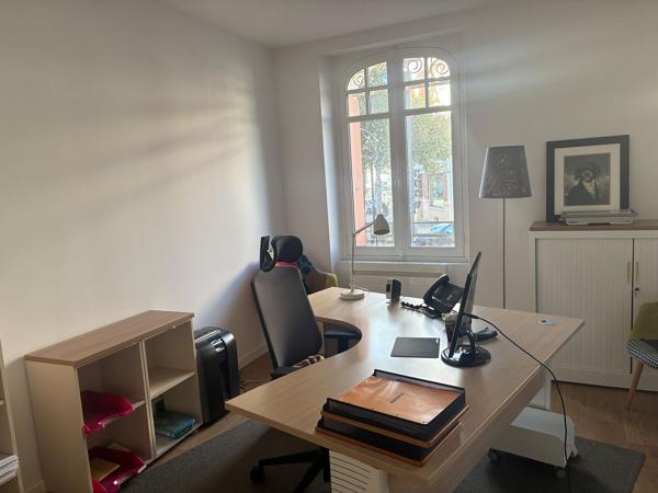 Bureaux à vendre à Nantes dans maison avec cour et combles aménageables