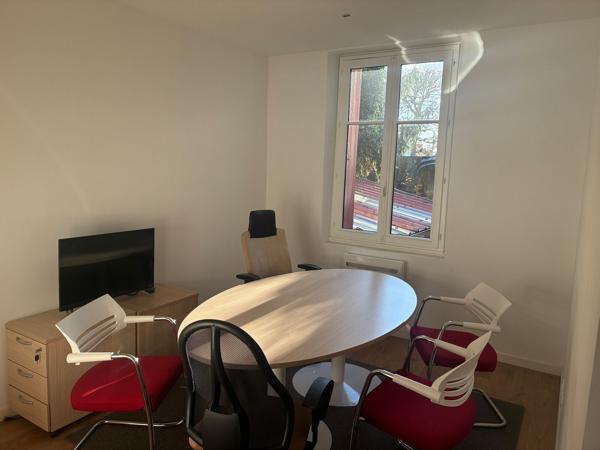 Bureaux à vendre à Nantes dans maison avec cour et combles aménageables